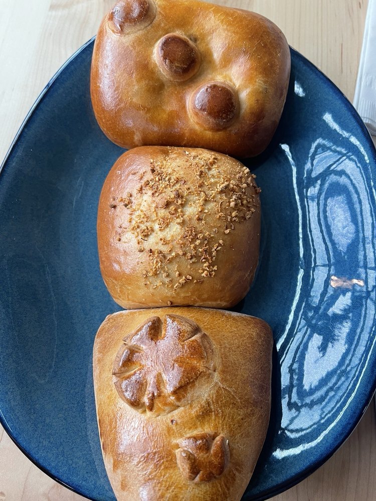 Pinoyshki Bakery & Cafe