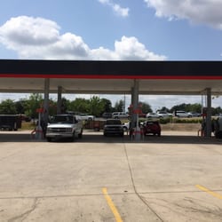 Lake Travis Country Market/Texaco - 16 stalls for gas