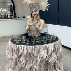 Amazing walking table