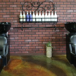 Avant Garde Salon - Shampoo Bowl Area