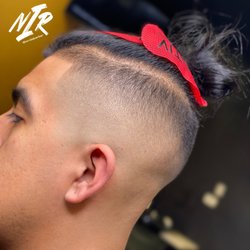 Diestros' Barbershop - Hi-fade