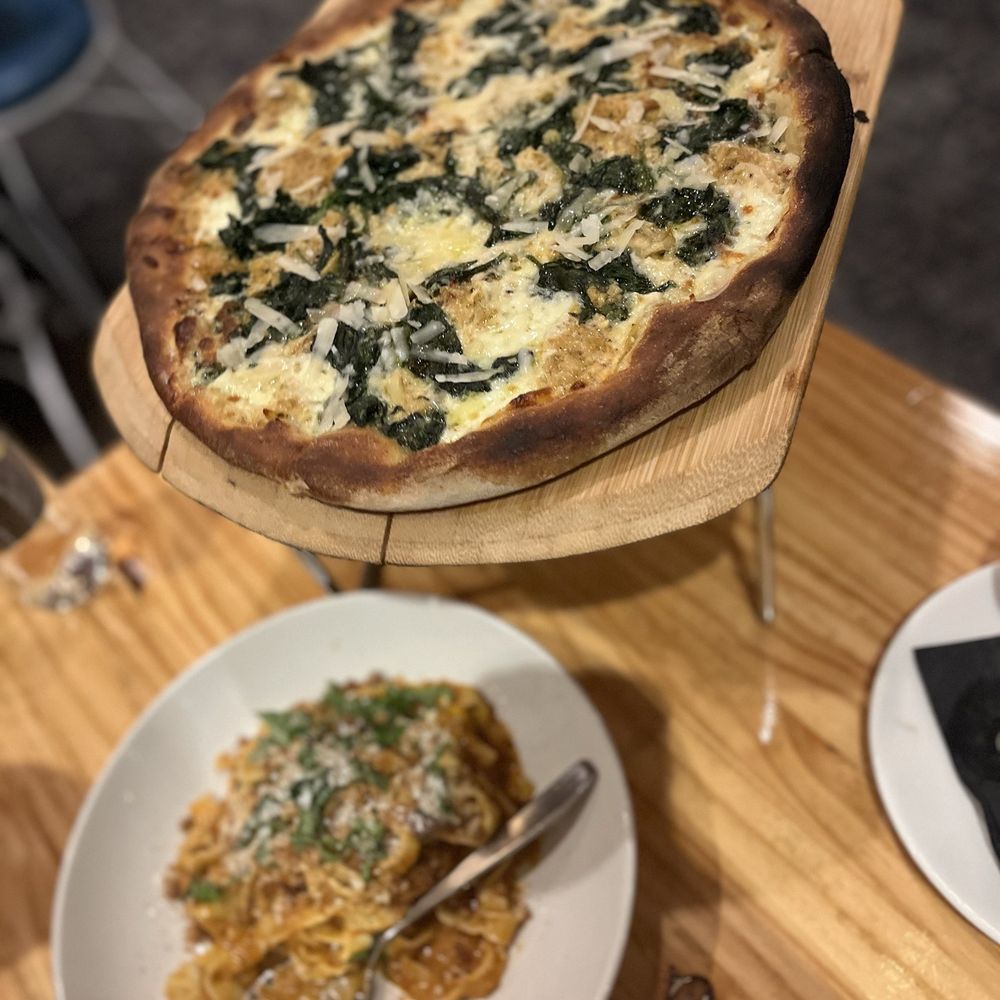 Semolina Kitchen & Bar - Spinach Ricotta Pizza, Pasta alla Vodka - Pizza Near Me - Medford, Massachusetts