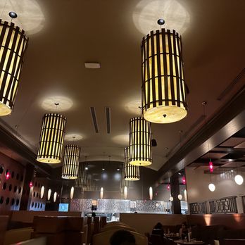 Earls Kitchen + Bar - interior dining room - Canadian (New) Near Me - Calgary, Alberta Earls Kitchen + Bar - interior dining room - Canadian (New) Near Me - Calgary, Alberta