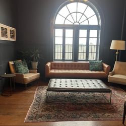 Business Exchange - Grooms room