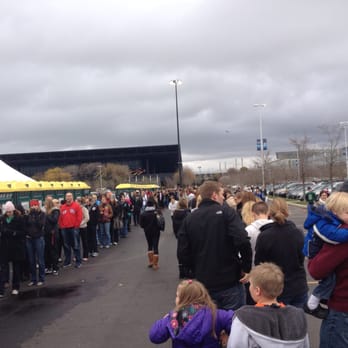 Hot Chocolate 15K/5K - This was about 50 people in front of last in line.  Heading south, then snaking back north.  Only about 100 yards to turnaround - Races & Competitions Near Me