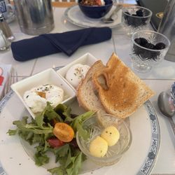Captain's House Inn - Sourdough, poached eggs
