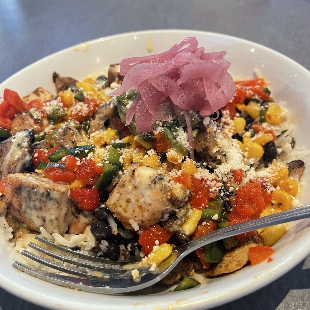 Willy Taco - Burrito Bowl with Chicken - Tacos Near Me - Simpsonville, South Carolina Willy Taco - Burrito Bowl with Chicken - Tacos Near Me - Simpsonville, South Carolina