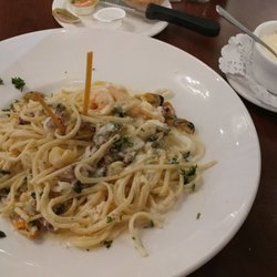 Le Tropik Restaurant Bar - Linguini had plenty of small bits of sea creatures in it. The Linguini noodles were a mile long - large bite when rolled up on a fork.