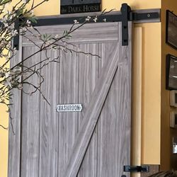 Dark Horse Restaurant - Bathroom entrance through sliding door
