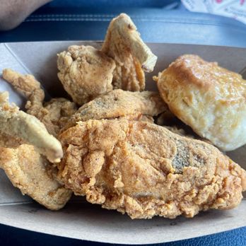 Saroki's Crispy Chicken & Pizza - Pizza Near Me - Taylor, Michigan Saroki's Crispy Chicken & Pizza - Pizza Near Me - Taylor, Michigan