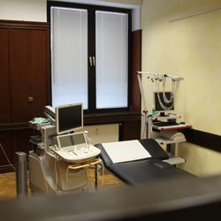 Kardiologische Praxis Langenfeld - Untersuchungszimmer