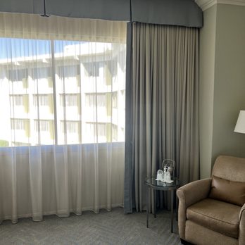 The Beverly Hilton - Hotels Near Me - Beverly Hills, California The Beverly Hilton - Hotels Near Me - Beverly Hills, California