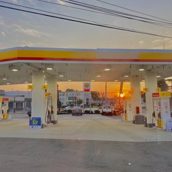 Waltham Shell - Gas station