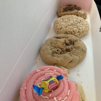 Crumbl - Rea Rd - Bubble gum, chocolate chip, rice Krispy (duh), and Reese's - Bakeries Near Me - Charlotte, North Carolina Crumbl - Rea Rd - Bubble gum, chocolate chip, rice Krispy (duh), and Reese's - Bakeries Near Me - Charlotte, North Carolina