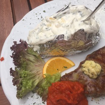 Immigrather Hof - Rumpsteak mit Folienkartoffel, Kräuterbutter und Ajvarbutter. - International Near Me - Langenfeld, NW Immigrather Hof - Rumpsteak mit Folienkartoffel, Kräuterbutter und Ajvarbutter. - International Near Me - Langenfeld, NW