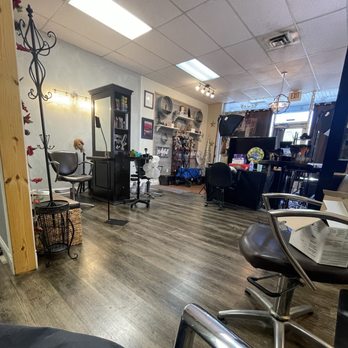 Tony Turner Unleashed - Salon floor - Hair Stylists Near Me - Richmond, Virginia Tony Turner Unleashed - Salon floor - Hair Stylists Near Me - Richmond, Virginia
