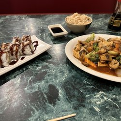 Happy Chinese Wok & Sushi - Crunchy Roll, Chicken and Broccoli with Fried Rice