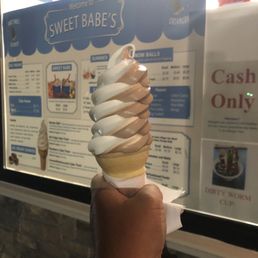 Chocolate and vanilla twist cone small