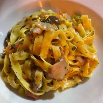 Carbone - Fettuccine con funghi - Italian Near Me - New York, New York