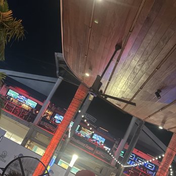 Black Market - Bayside - Outside from Pier5 Bar - Sports Bars Near Me - Miami, Florida
