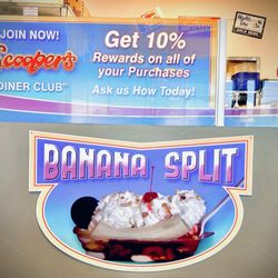 Scoopers - Banana split decal by the cashiers' counter