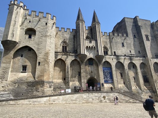 Palais des Papes by null