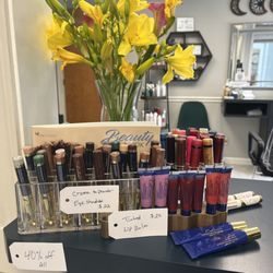 Eleven Eleven Energy Salon & Reiki Studio - Senegence shadows and lip color. Close out sale .