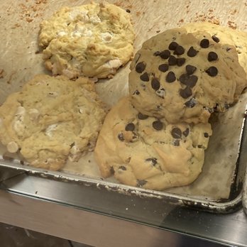 Sausalito Bakery & Cafe - White and dark chocolate cookies - Coffee & Tea Near Me - Sausalito, California