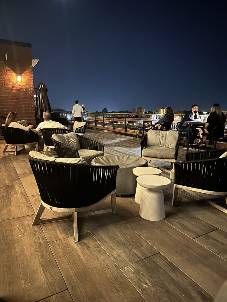 Vantage Rooftop Lounge & Conservatory