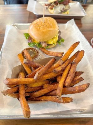 Basic Burger by null