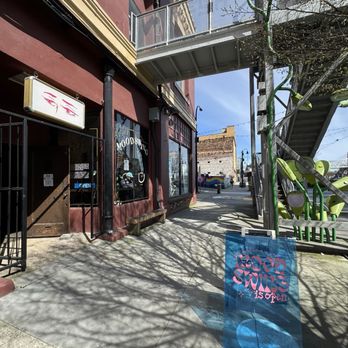 Moodswing Coffee And Bar - Outside the cafe entrance - Coffee & Tea Near Me - New Westminster, British Columbia Moodswing Coffee And Bar - Outside the cafe entrance - Coffee & Tea Near Me - New Westminster, British Columbia
