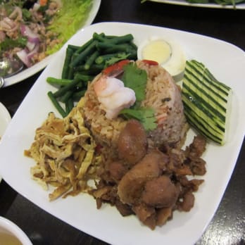 SriPraPhai Thai Restaurant - Kao Pad Nam Prik Rong Ruer - Thai Near Me - Woodside, New York