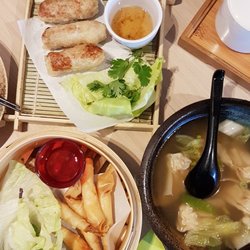 Lemongrass - Frühlingsrolle, Garnelenröllchen und Wantansuppe für 3
