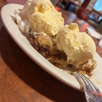 Broadway Diner - Apple pie a la mode with vanilla ice cream. - Diners Near Me - Summit, New Jersey