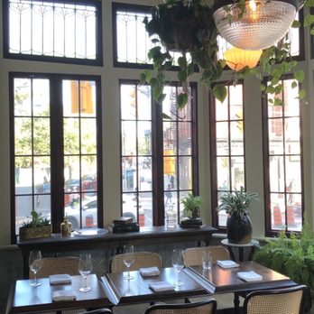 Maison Selby - Nice seating - French Near Me - Toronto, Ontario Maison Selby - Nice seating - French Near Me - Toronto, Ontario