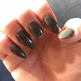 Nail Palazzo - Middle nail broke taking off hiking boots. - Nail Salons Near Me - Folsom, California