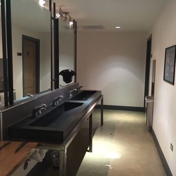 Chop Shop - Clean Bathrooms - Bars Near Me - Chicago, Illinois