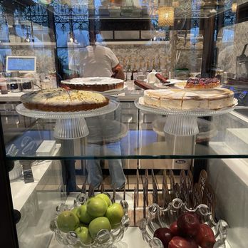 Glimmer Cafe - Cool case with pastries and fruit. - Cafes Near Me - Delray Beach, Florida