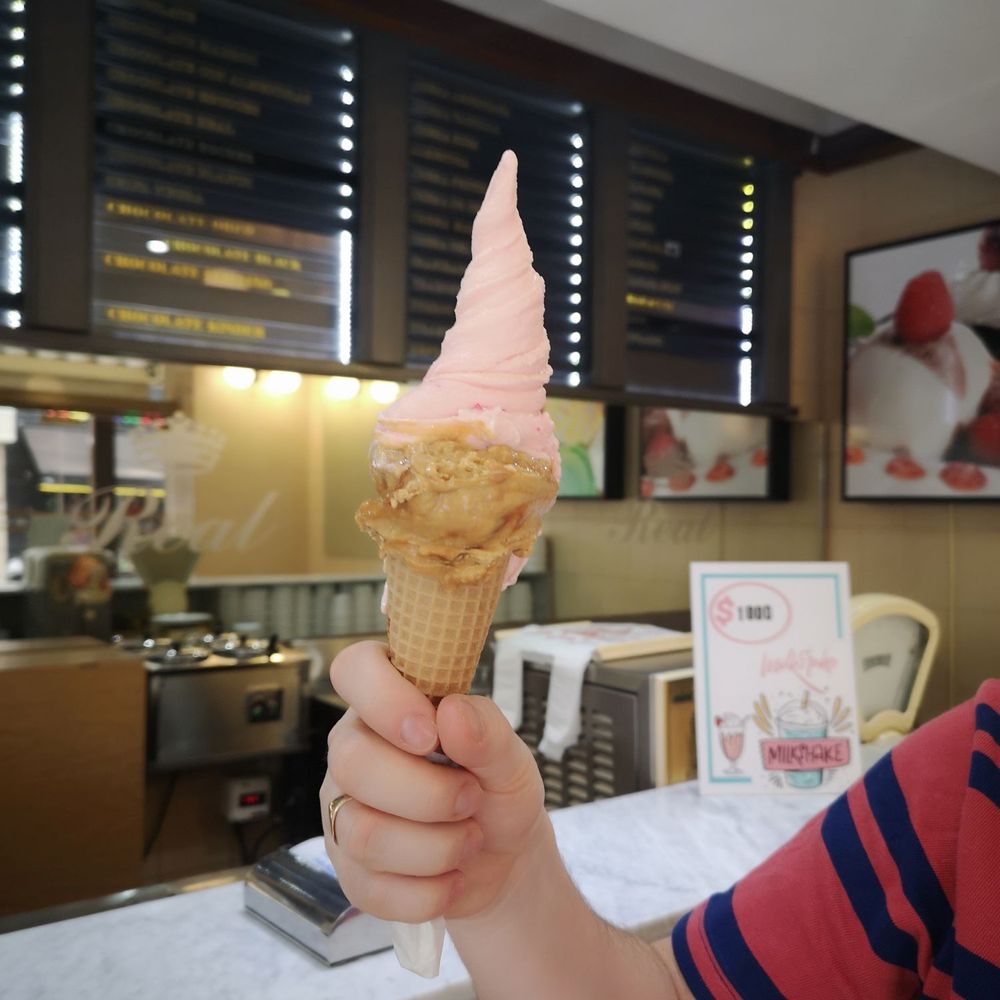 Real - Cherry cream and dulce de leche - Ice Cream & Frozen Yogurt Near Me - Zárate, C