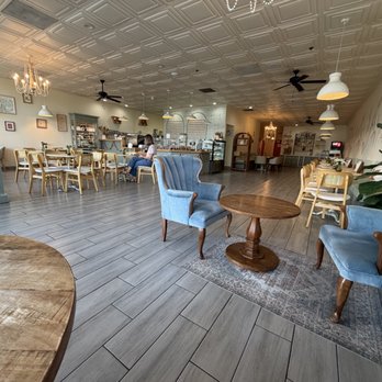 Madame Brioche - Dining room with music and flavor - Bakeries Near Me - Jacksonville, Florida Madame Brioche - Dining room with music and flavor - Bakeries Near Me - Jacksonville, Florida