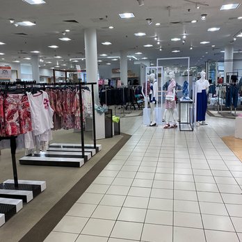 Macy's - Department Stores Near Me - Aurora, Illinois