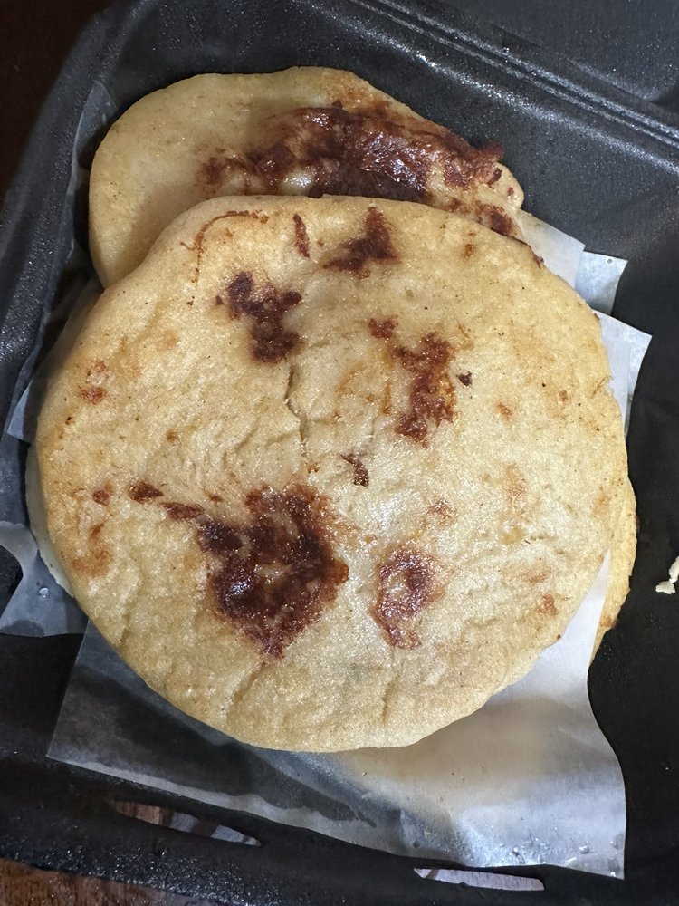 Kings Pupusa Spot Logo