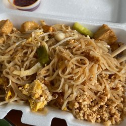 Thai Diner - Pad Thai with chili oil