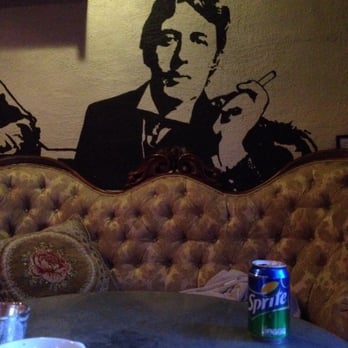 Ebbas Skafferi - Oscar Wilde watching over us - Coffee & Tea Near Me - Lund, Alberta