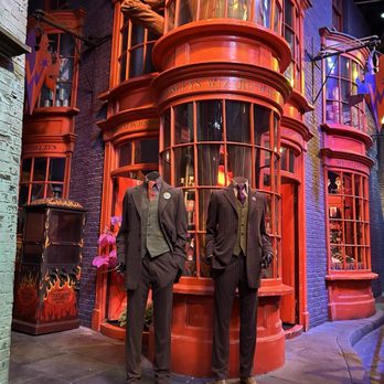 Warner Bros Studio Tour London - Tours Near Me - Leavesden, HRT Warner Bros Studio Tour London - Tours Near Me - Leavesden, HRT