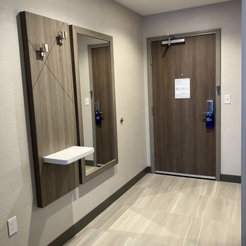 Holiday Inn Express - Room entrance - Hotels Near Me - Anchorage, Alaska Holiday Inn Express - Room entrance - Hotels Near Me - Anchorage, Alaska