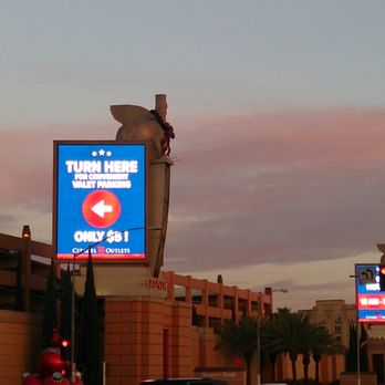 Citadel Outlets - Outlet Stores Near Me - Los Angeles, California