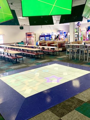 Chuck E. Cheese by null