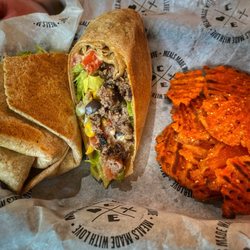 Clean Eatz - SOUTHWEST BISON WRAP Bison, CE Chipotie Ranch Sauce, Queso Sauce, Corn & Black Bean Blend, Tomato, Lettuce, Whole Wheat Wrap
