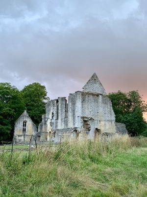 Minster Lovell Hall & Dovecote by null